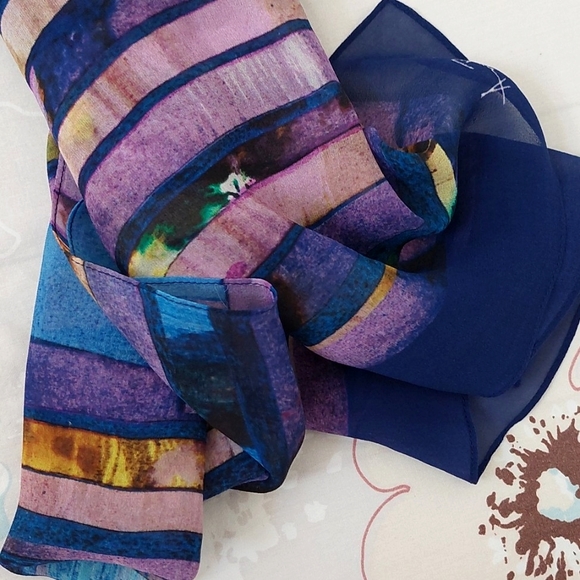 Anu Raina Toronto Skyline silk scarf - Picture 3 of 8